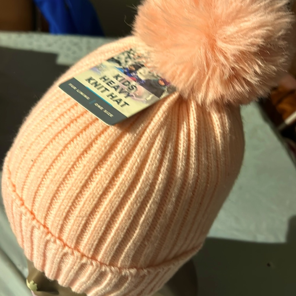 Peach knit fur lining ball on top hat only $5